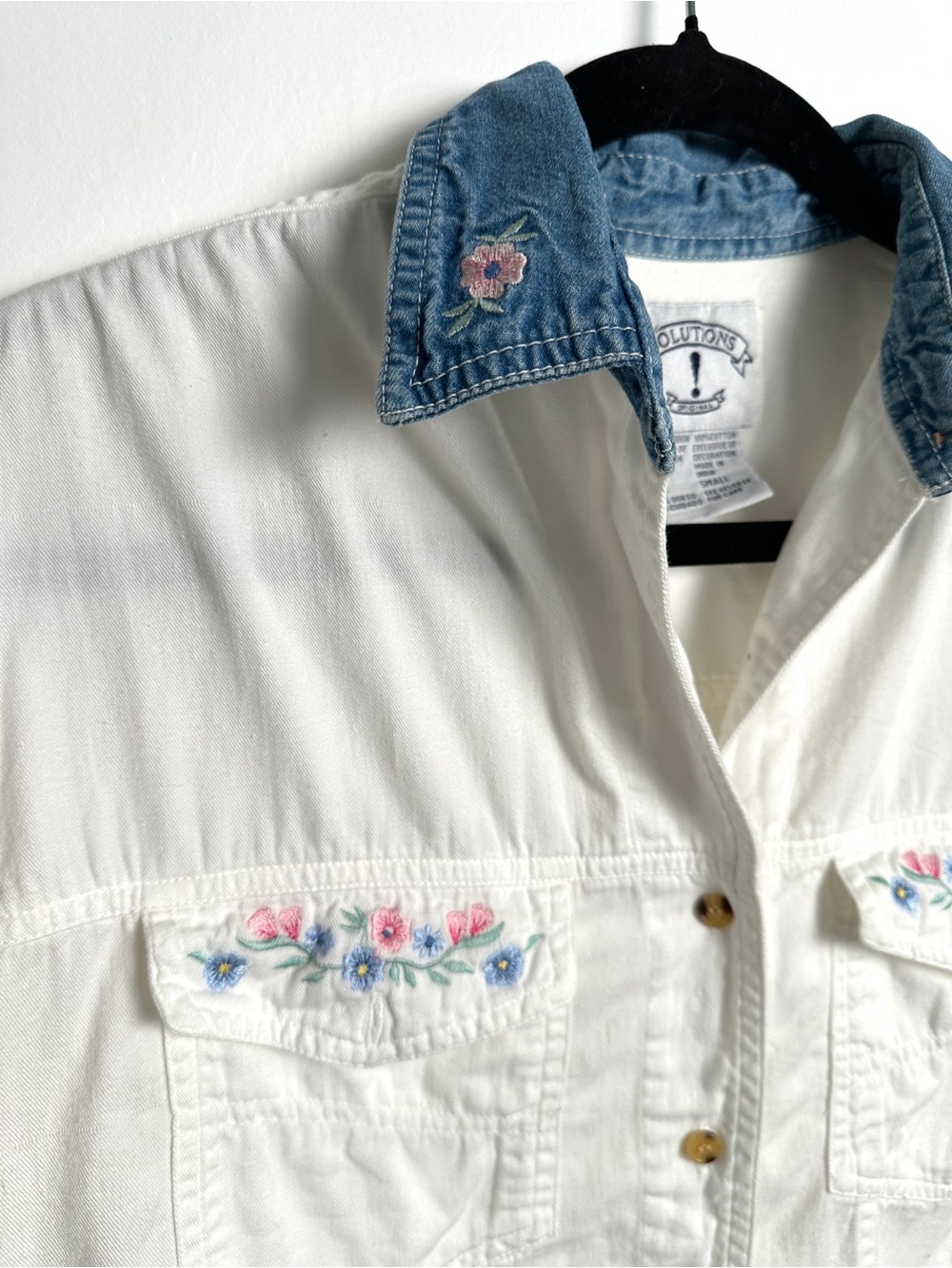 Vintage 100% Cotton Floral Emboridered Button Up Shirt - Picture 2 of 6